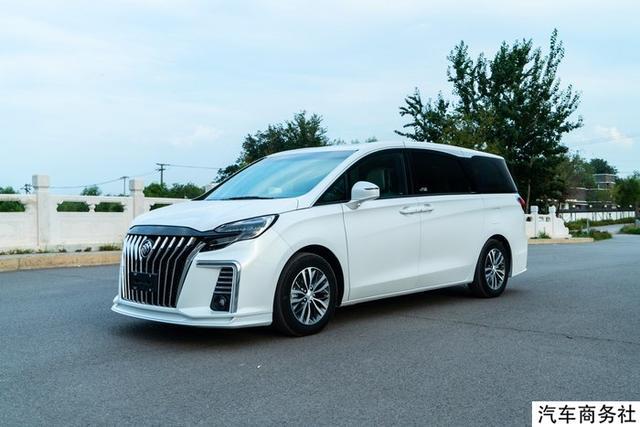 2020款别克GL8es653「改装雷神大包围+帝王蓝内饰」
