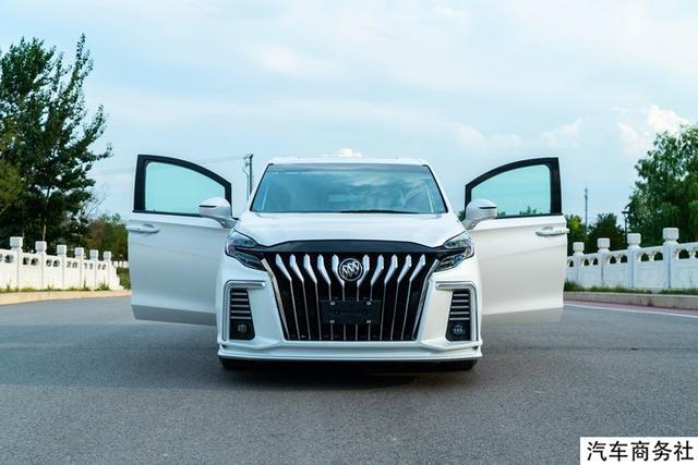 2020款别克GL8es653「改装雷神大包围+帝王蓝内饰」