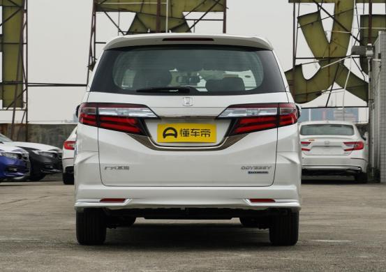 奥德赛为混合动力，搭载2.0L发动机，适合城市范围驾驶