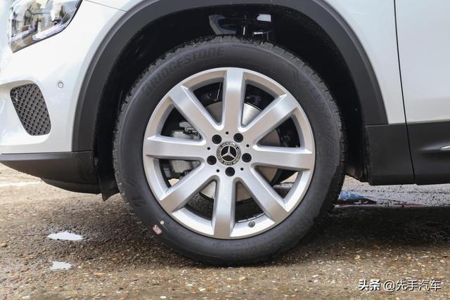 奔驰GLB200：七座家用SUV，动感舒适