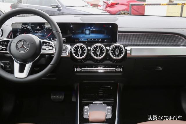 奔驰GLB200：七座家用SUV，动感舒适