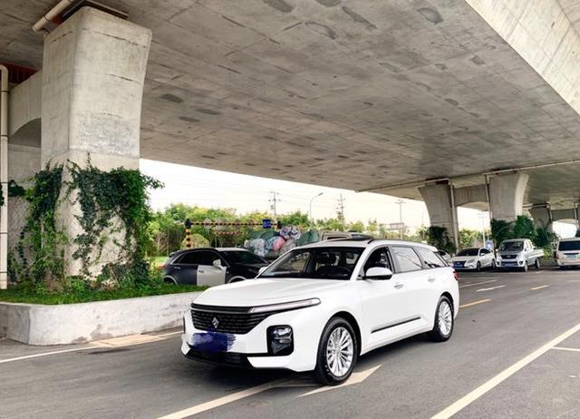 海归回国提新宝骏RC5W，用车后直言：比沃尔沃V60适合旅行