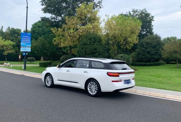 海归回国提新宝骏RC5W，用车后直言：比沃尔沃V60适合旅行