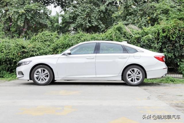 20万落地凯迪拉克CT4，两个月后开十代雅阁，车主：差距太大