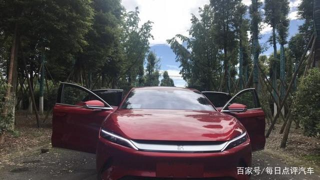 比亚迪汉真的比奔驰E级好吗？它的动力弱吗？车主说了小问题