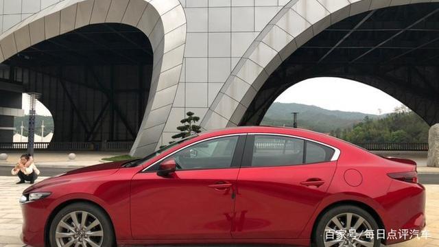 昂克赛拉的小毛病多吗？它的内饰差吗？车主4500公里后有话说