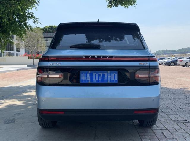 预算10w，认定了新宝骏RM5，长途驾驶800KM都不累，后排可当3人床