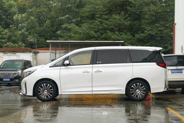 花26万提传祺GM8，用车两周后，车主：同事也忍不住买了一辆