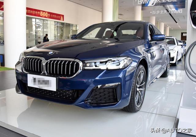 新款宝马5系提车，空间不输奔驰E，落地40万，比A6接地气