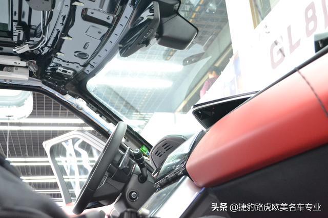 20款路虎揽胜运动来青岛改装原厂流媒体后视镜全车内饰改色
