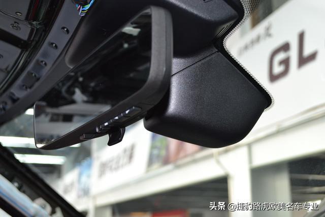20款路虎揽胜运动来青岛改装原厂流媒体后视镜全车内饰改色