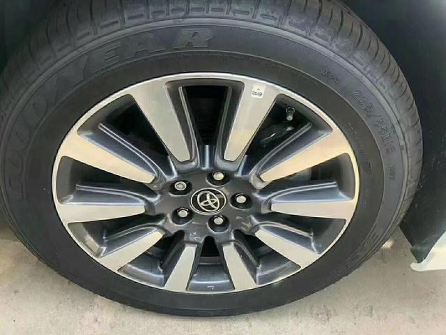 最便宜的丰田塞纳提车！落地43万，动力不输埃尔法，真帅气