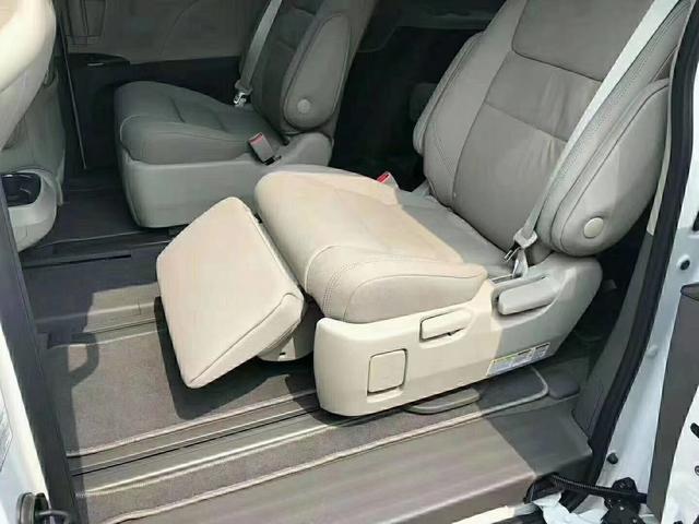 最便宜的丰田塞纳提车！落地43万，动力不输埃尔法，真帅气