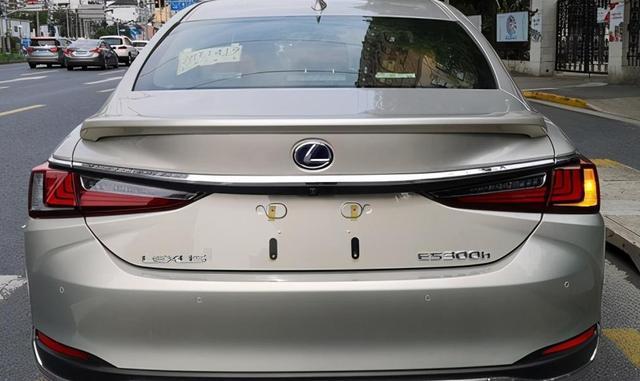 好看的皮囊，雷克萨斯ES 300H提车，动力不如大众1.8T