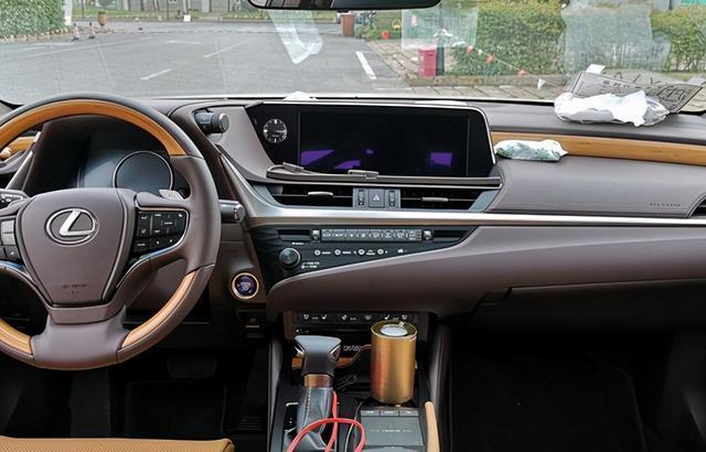 好看的皮囊，雷克萨斯ES 300H提车，动力不如大众1.8T