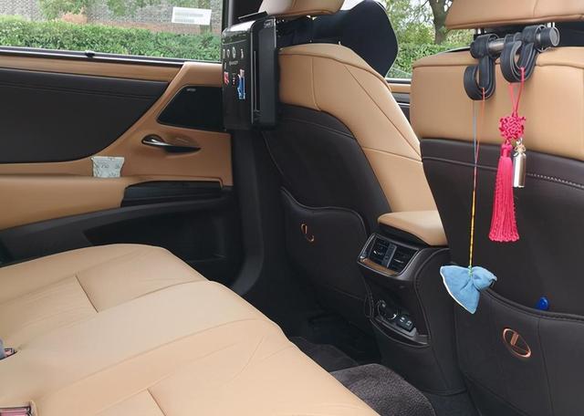 好看的皮囊，雷克萨斯ES 300H提车，动力不如大众1.8T