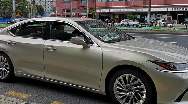 好看的皮囊，雷克萨斯ES 300H提车，动力不如大众1.8T