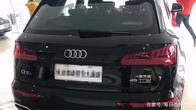 入手奥迪Q5L快一年了，1万公里后，车主掏心窝谈了几个小问题
