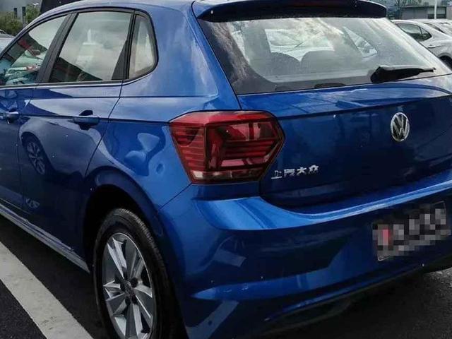 蓝色大众POLO提车，车主：全款花11万，装个大屏3000元