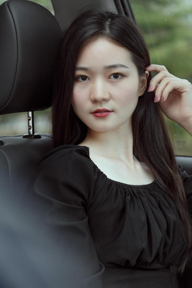 00后表妹选购普拉多3500，性感画风 惊艳呈现