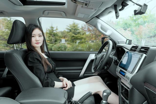 00后表妹选购普拉多3500，性感画风 惊艳呈现