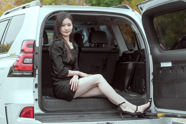 00后表妹选购普拉多3500，性感画风 惊艳呈现