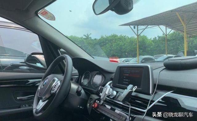 27万买了皇冠，两个月后再开宝马2系，车主：我只想说一句话