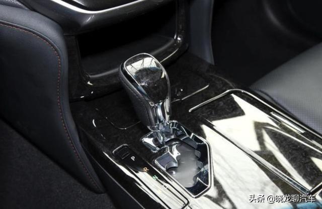 27万买了皇冠，两个月后再开宝马2系，车主：我只想说一句话