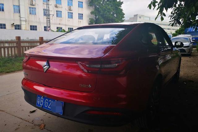 花12万多提B级轿跑RC-6，颜值、智能双突出，实用性还很高