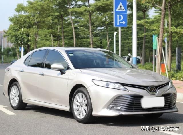 喜提2.0L凯美瑞豪华版，落地21.5万，很贵，但是我很喜欢