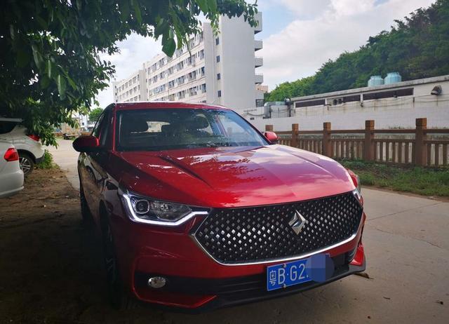 花12万多提B级轿跑RC-6，颜值、智能双突出，实用性还很高