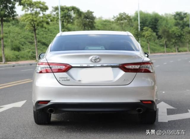 喜提2.0L凯美瑞豪华版，落地21.5万，很贵，但是我很喜欢