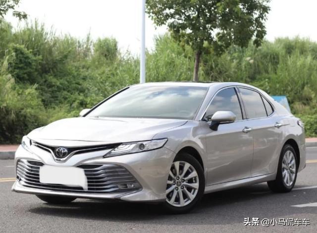 喜提2.0L凯美瑞豪华版，落地21.5万，很贵，但是我很喜欢