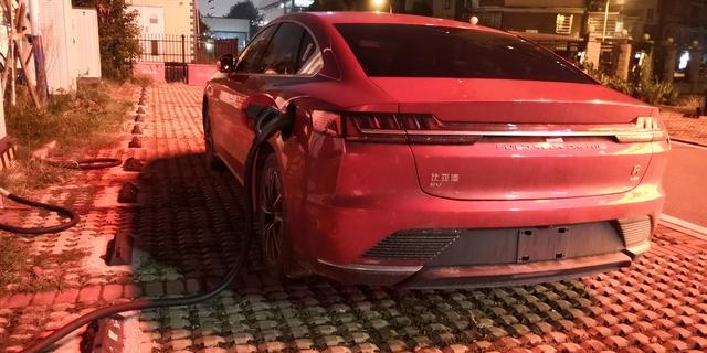 汉ev顶配提车两月4000公里用车感受就一个字-爽
