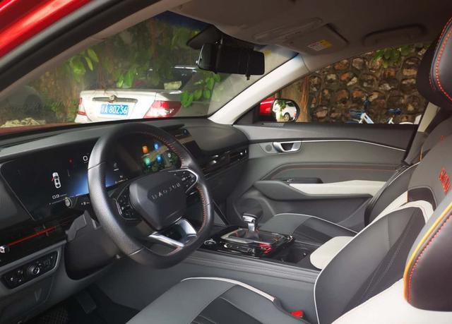 花12万多提B级轿跑RC-6，颜值、智能双突出，实用性还很高