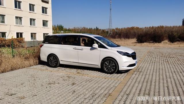 别克GL8耗油吗？它的小毛病多吗？车主4590公里后说了缺点