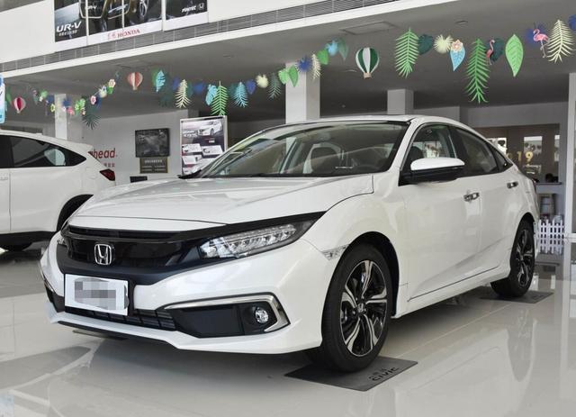本田“小钢炮”思域提车，落地13万，油耗6升，比卡罗拉帅气