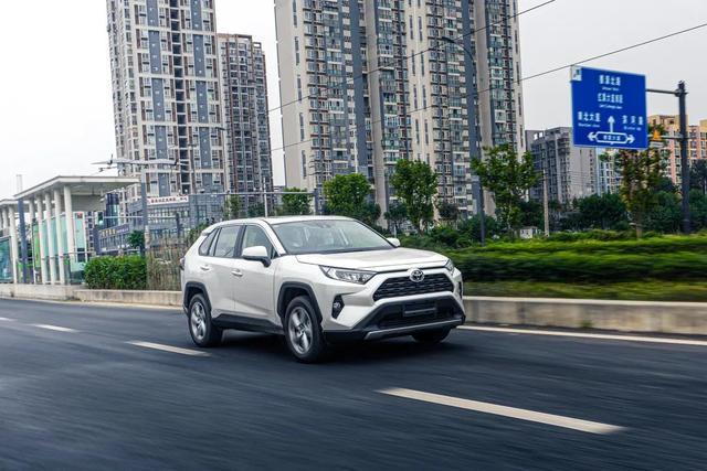 RAV4荣放提车作业：落地究竟多少钱？