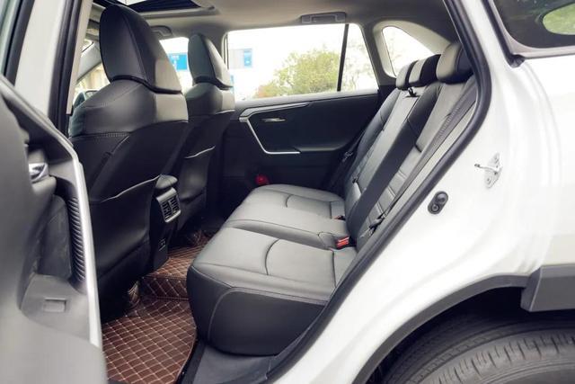 RAV4荣放提车作业：落地究竟多少钱？