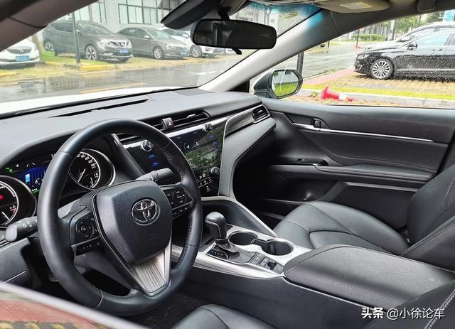 对比ES200后选择了凯美瑞，车主：百公里油耗只有5.5L