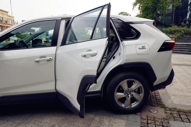 RAV4荣放提车作业：落地究竟多少钱？
