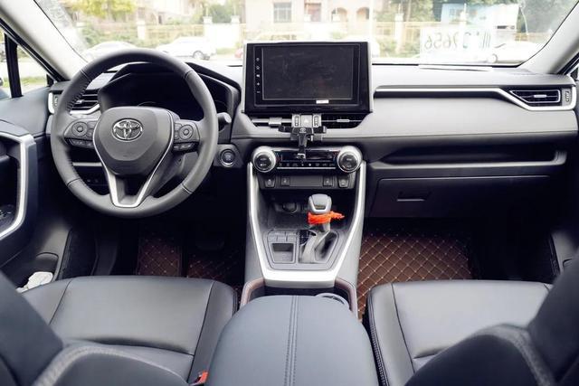 RAV4荣放提车作业：落地究竟多少钱？
