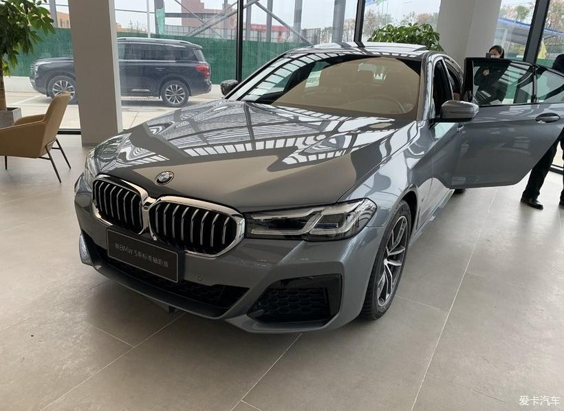 提车作业2021款525i运动套装石青色提车作业