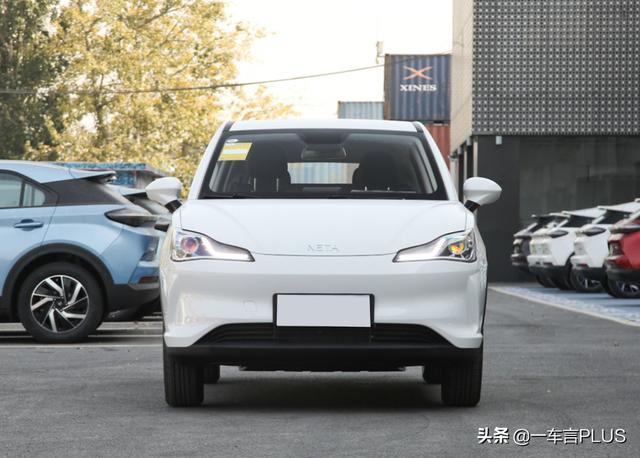 哪吒V提车作业来了，买小型SUV别着急，6万不到起售