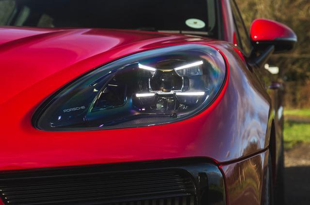 保时捷Macan GTS 2020评测：火辣性感的红发女郎