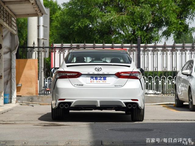 凯美瑞落地要花多少钱？它的异味大吗？车主说了真实的优缺点