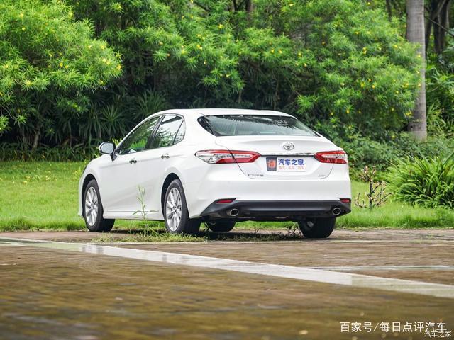 凯美瑞的内饰做工差吗？它减震很硬吗？车主8000公里后有话说