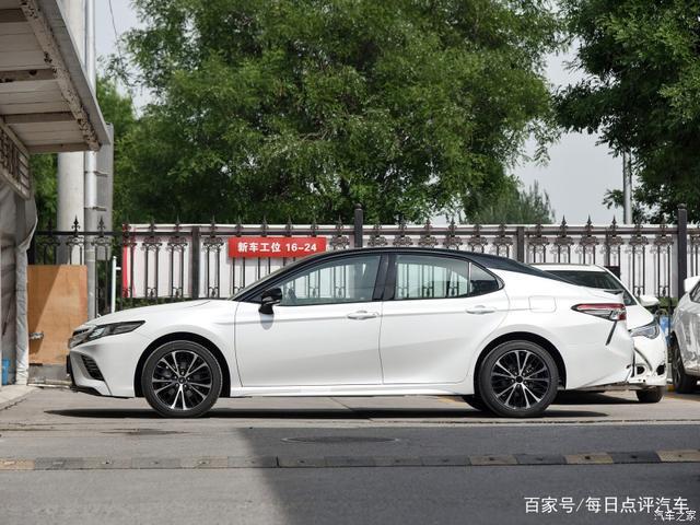 凯美瑞落地要花多少钱？它的异味大吗？车主说了真实的优缺点