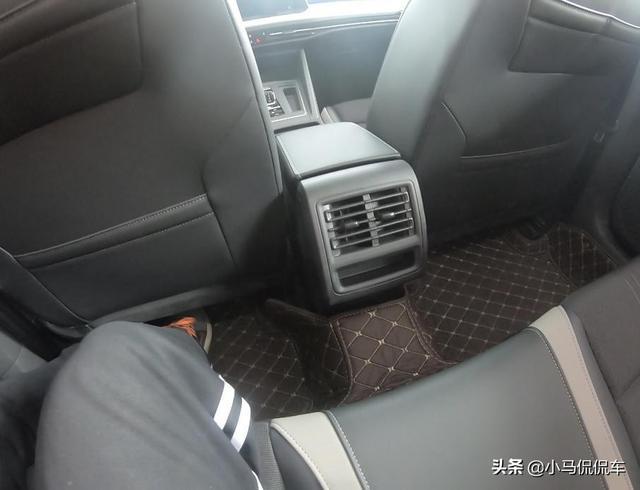入手两厢思域，感觉性价比挺高。试驾8代高尔夫后才知道天外有天