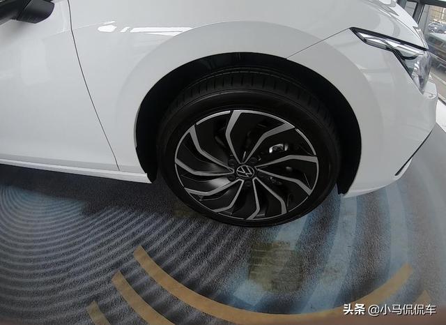 入手两厢思域，感觉性价比挺高。试驾8代高尔夫后才知道天外有天